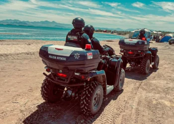 Policías municipales haciéndo rondines de vigilancia en las playas