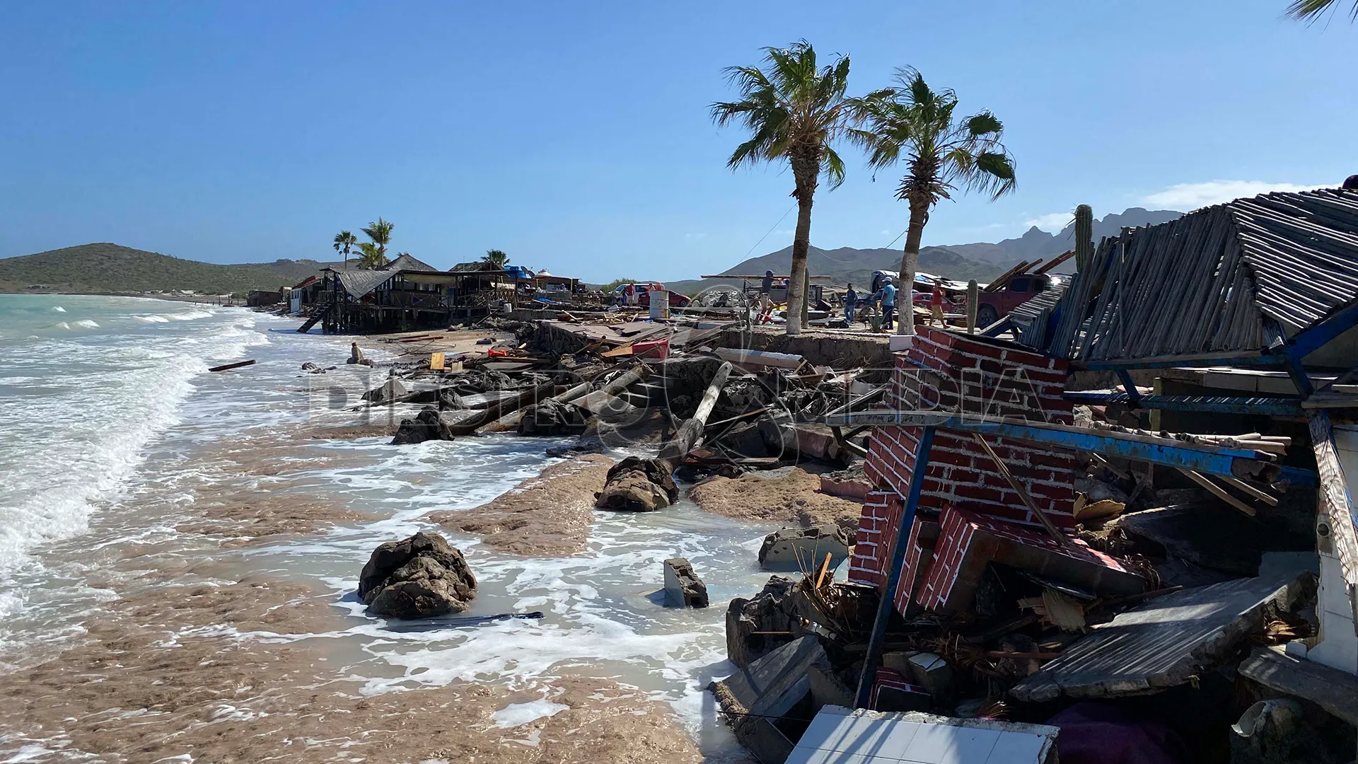 Restaurante El Tecolote destruído por el huracán Norma