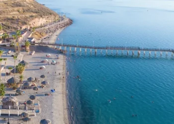 Ocho playas populares de La Paz conquistarán tu verano con experiencias que van desde aventuras acuáticas hasta refugios familiares. Cinco cuentan con distintivo Platino y todas están accesibles en menos de dos horas del centro / Foto: Cortesía / Secretaría de Turismo y Economía de Baja California Sur