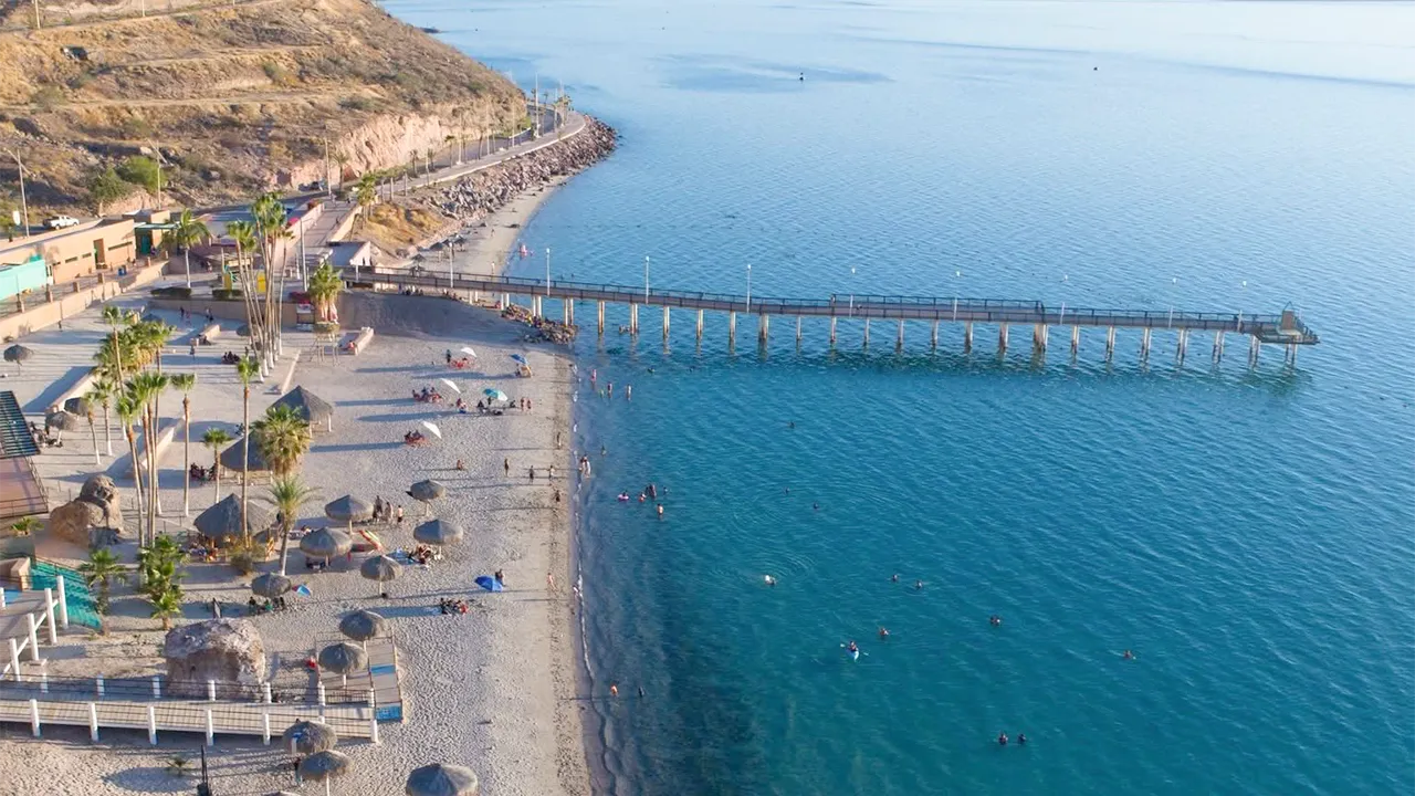 Ocho playas populares de La Paz conquistarán tu verano con experiencias que van desde aventuras acuáticas hasta refugios familiares. Cinco cuentan con distintivo Platino y todas están accesibles en menos de dos horas del centro / Foto: Cortesía / Secretaría de Turismo y Economía de Baja California Sur