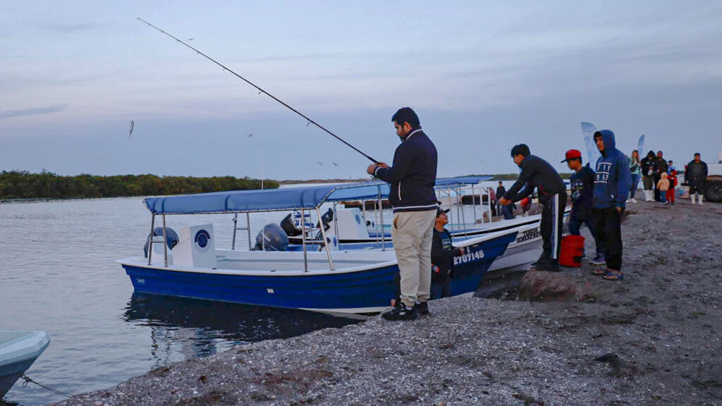 La comunidad costera reunió a familias completas en segunda edición del torneo de pesca / Foto: Cortesía / FONMAR