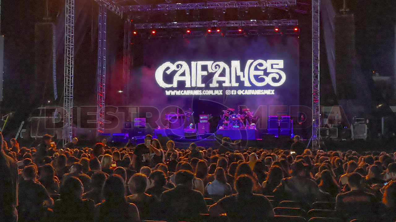 La banda mexicana de rock interpretó éxitos como "Aquí no es así", "Pachuco" y "La negra tomasa" durante hora y media de concierto / Foto: Shams Moreno / Diestro.Media