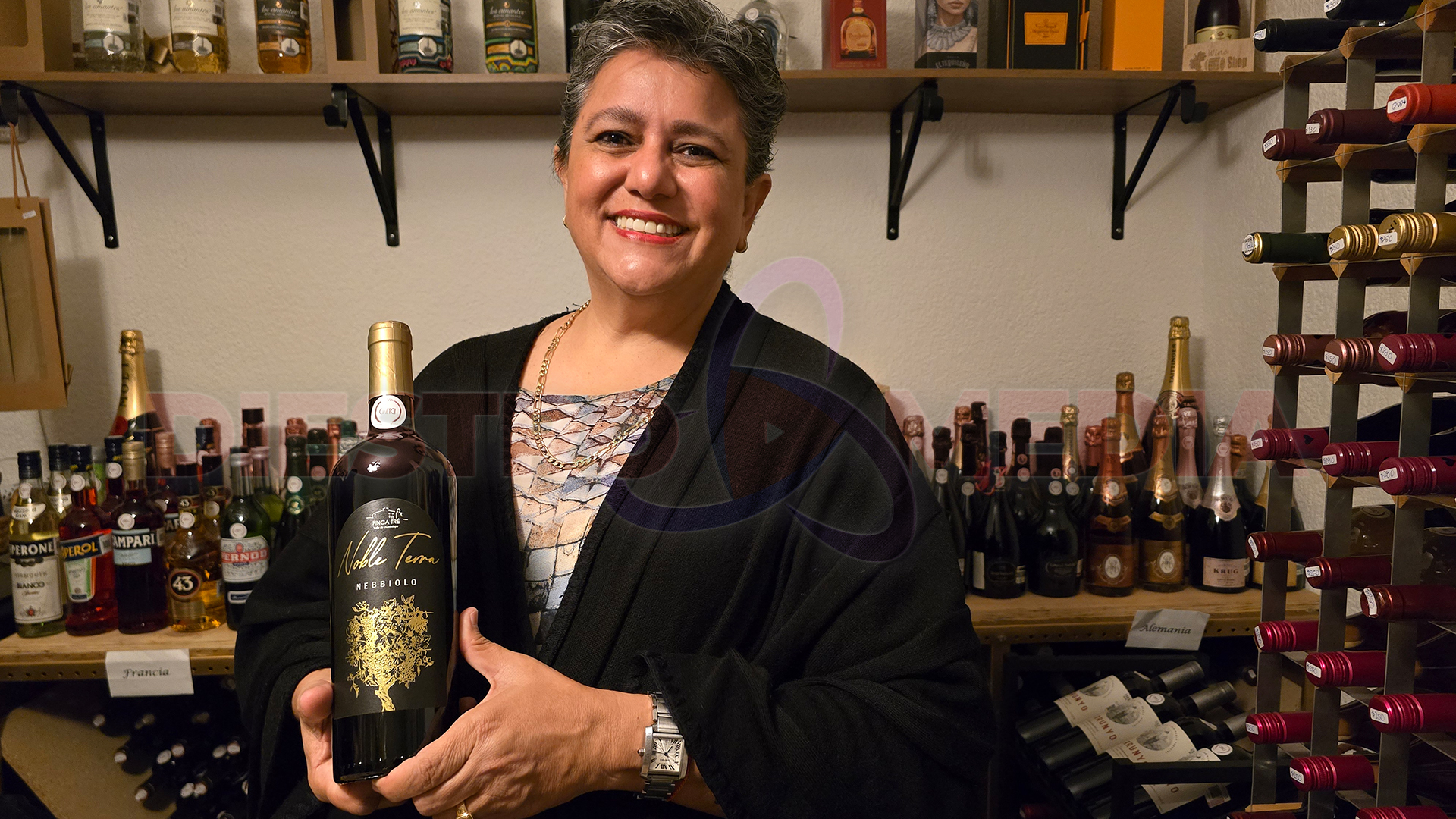 Erika Cianci Guadarrama es propietaria del negocio; también es experta en vinos y otorga a sus clientes una experiencia más profunda y menos técnica / Foto: Fernando Becerra / Diestro.Media