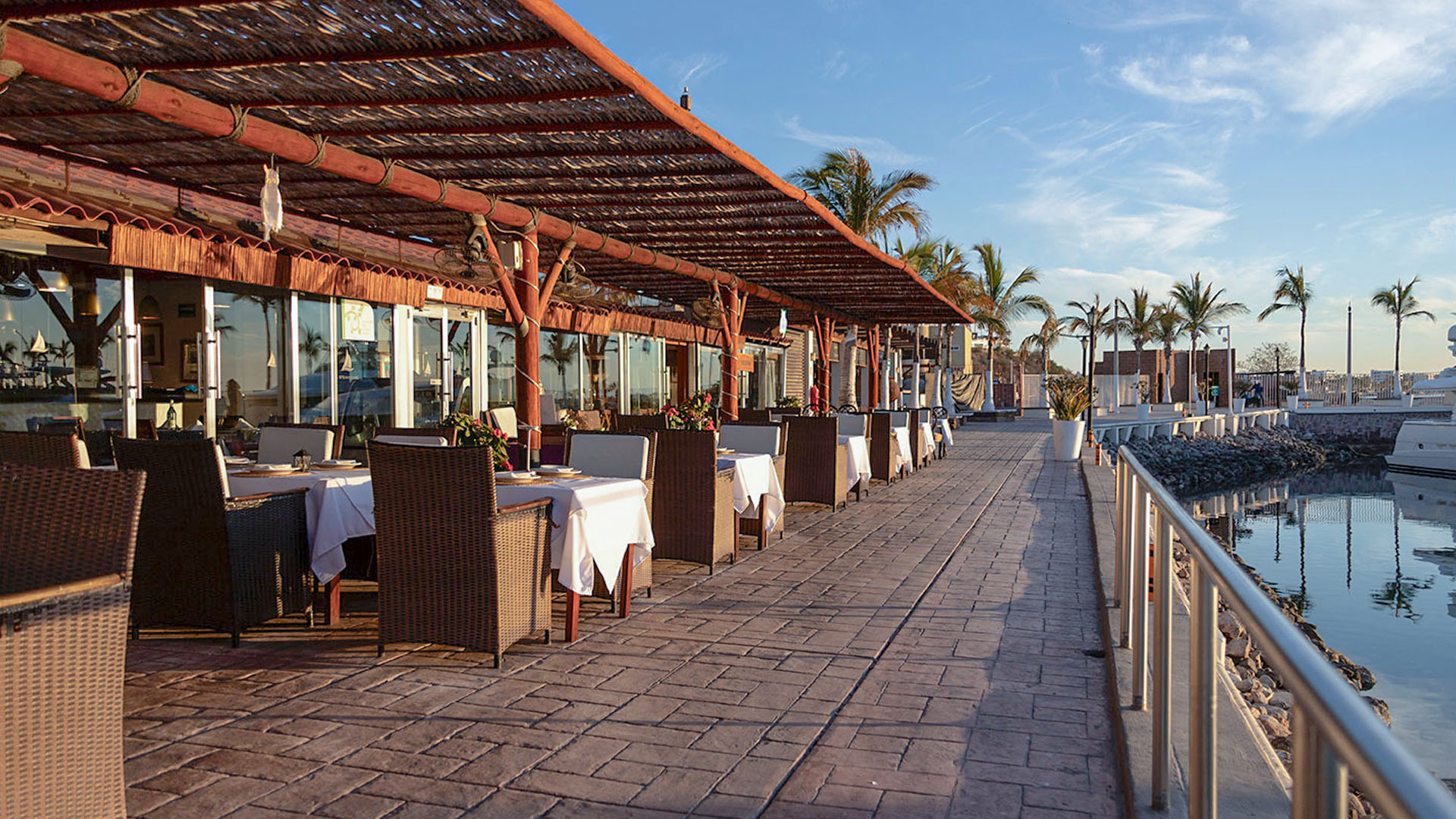 El evento reúne cinco cervecerías artesanales locales con tacos estilo Ciudad de México preparados por chef recién llegado a La Paz / Foto: Cortesía / Westmarine Waterfront Hotel