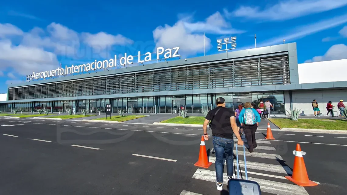 Grupo Aeroportuario del Pacífico (GAP) invertirá 1,099 millones de pesos en el aeropuerto de La Paz entre 2025 y 2029, la mayor inversión en la historia de la terminal / Foto: Pablo Diestro / TurismoBCS.news