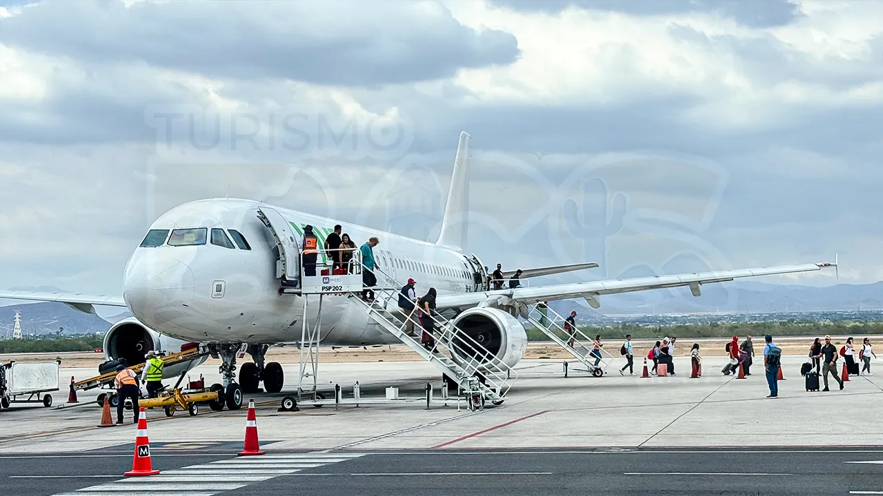 Aeropuerto Internacional de La Paz Manuel Márquez de León, terminal que en 2025 registró más de 1.3 millones de pasajeros y suma en 2026 nueva ruta directa con Monterrey operada por Viva Aerobus / Foto: Pablo Diestro / TurismoBCS.news