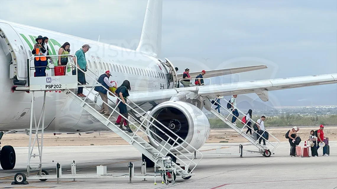 Aeropuerto Internacional de La Paz "Manuel Márquez de León", terminal que en 2025 registró más de 1.3 millones de pasajeros y suma en 2026 nueva ruta directa con Monterrey operada por Viva Aerobus / Foto: Pablo Diestro / TurismoBCS.news