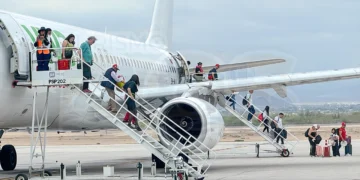 Aeropuerto Internacional de La Paz "Manuel Márquez de León", terminal que en 2025 registró más de 1.3 millones de pasajeros y suma en 2026 nueva ruta directa con Monterrey operada por Viva Aerobus / Foto: Pablo Diestro / TurismoBCS.news