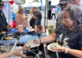 El Gran Ceviche con Causa 2026 reunió a 15 restauranteros de La Paz en el malecón para preparar más de 1 tonelada 650 kilos de ceviche, con fondos para Oleadas de Luz y el CRIT Teletón La Paz / Foto: Pablo Diestro / TurismoBCS.news