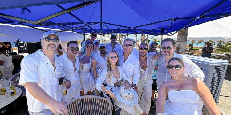 Salvador Zerboni, actor de La Reina del Sur y La Casa de los Famosos, en su tercer año consecutivo en el Torneo Maja El Grande y el Gran Ceviche con Causa 2026 en el malecón de La Paz / Foto: Pablo Diestro / TurismoBCS.news