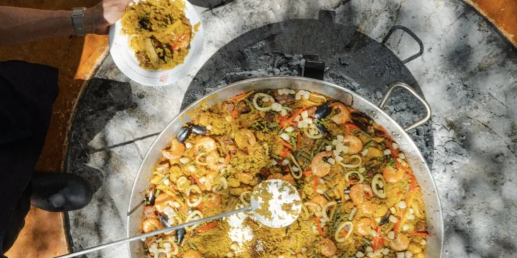 Primer Festival de Paellas y Vinos de El Triunfo que se celebra el 31 de octubre en el restaurante El Minero con seis chefs a concurso / Foto: Cortesía / Festival de Paellas & Vinos de El Triunfo